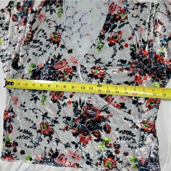 Anthropologie maeve Umi Wrap Top Floral Print Velvet Sz Xs - Picture 9 of 11